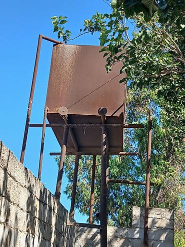 tank pro: Metal su çəni və möhkəm metal dayaq konstruksiyası - Material: qalın — 1