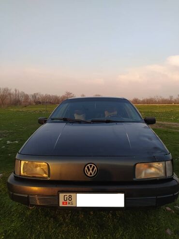 passat sedan: Volkswagen Passat: 1991 г., 1.8 л, Механика, Газ, Седан