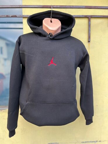 Duksevi: Muske duks termo znak siven 
Vel- M L XL 2XL 
3100 din🌀
Iv — 9