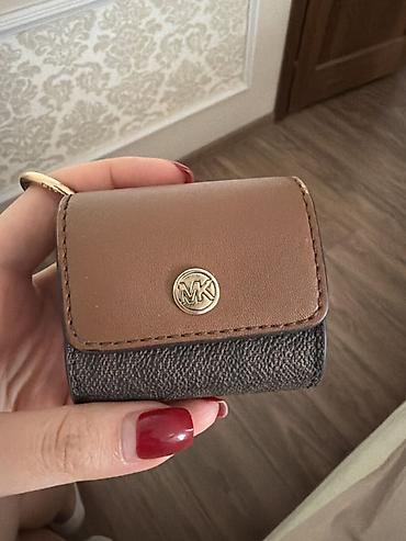 барсетки майкл корс: Кейс-брелок Michael Kors для наушников — 1