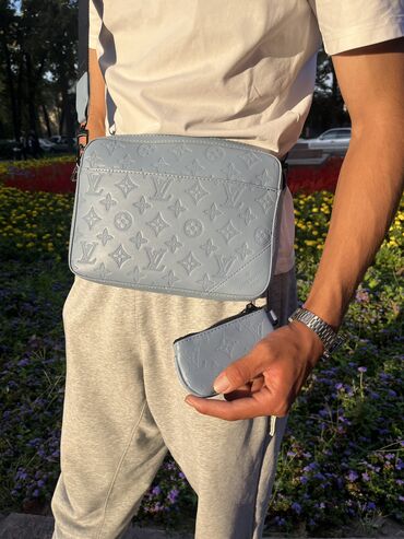 купить мужской клатч из натуральной кожи ручной работы: Барсетка, Louis Vuitton, Материал: Искусственная кожа, Застежка на молнии, Новый