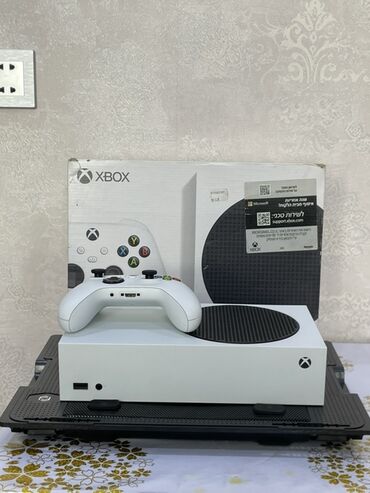 бытовая техника с уценкой: Yeni kimidir .Ağ rəngdə olan Xbox Series S oyun konsolu. Konsolun