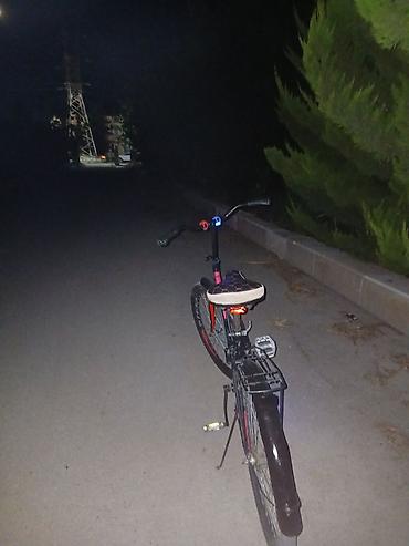 velosiped 28: STELS şəhər/komfort velosipedi - Rəng: qara-qırmızı - Çərçivə: aşağı — 1