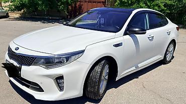 kia radiator: Kia K5 sedan – ağ rəng, aerodinamik kuzov və LED arxa işıqlar. GDi — 3