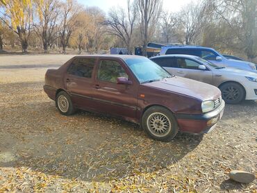 Volkswagen: Volkswagen Vento: 1992 г., 1.8 л, Механика, Бензин, Седан