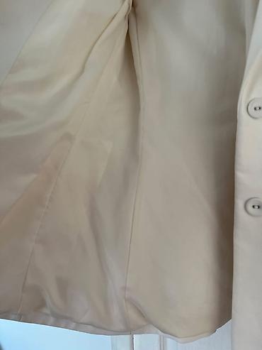 marka only: Elegantni ženski sako Koton Business - Boja: nežna krem/bela - Model — 3