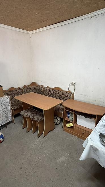 study table: Кухонный уголок с обеденным столом и табуретами + тумба Состав — 1