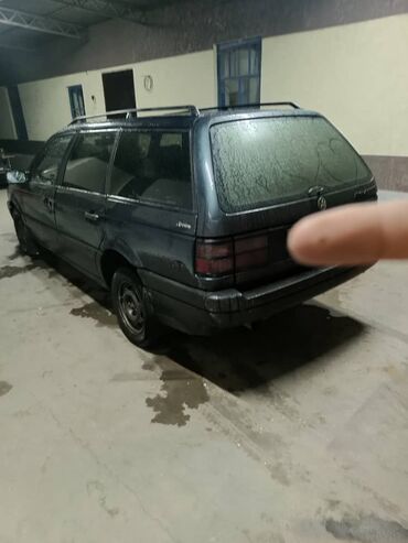 автоунаа: Volkswagen Passat: 1993 г., 1.8 л, Механика, Газ, Универсал