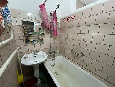 Продажа квартир: 3 комнаты, 50 м², 4 этаж at lalafo.kg — 14 Продажа квартир: 3 комнаты, 50 м², 4 этаж — 14