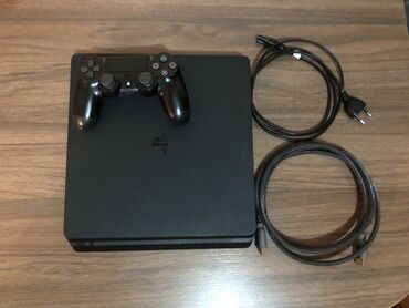 ddr 4: Playstation 4 heç bir problemi yoxdur əla vəziyyətdə üstündə orjinal