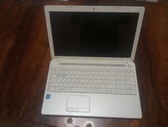 Masaüstü kompüterlər və iş stansiyaları: Təsvir: - Toshiba ağ korpuslu noutbuk, ehtiyat hissələri üçün. -