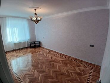 продается 2 х комнатная квартира: Bakı, 4 otaqlı, Köhnə tikili, m. Elmlər Akademiyası, 108 kv. m