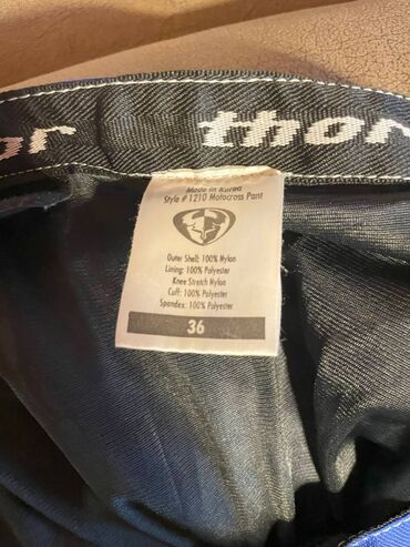 Pantalone: Pantalone su bukvalno nove,bez tragova nosenja — 4