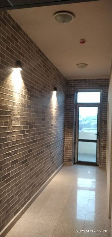 Ofislər: Nərimanov metrosuna yaxın xarici dillerer universitetinə 17 mərtəbəli — 9