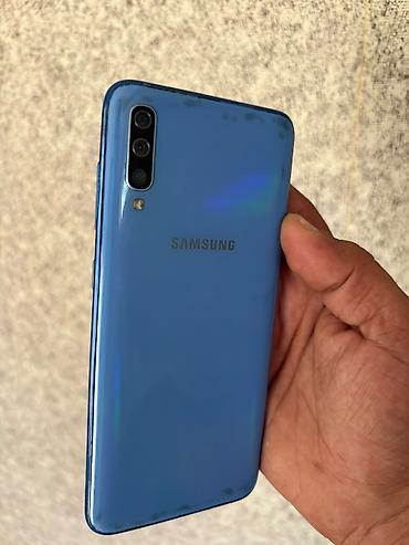 balaca iphone: Samsung Galaxy A70, 128 GB, rəng - Göy, Face ID — 3