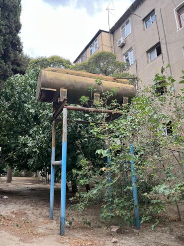 Boçkalar və çəlləklər: Çən 3ton dan coxdu 500 azn satılır Altlığı daxıl deyil qalın
