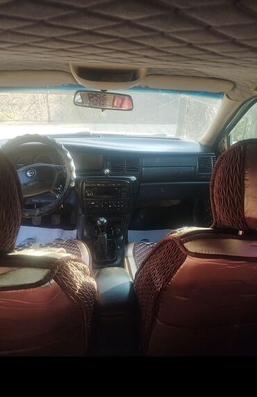 Opel: Opel Vectra: 2002 г., 1.6 л, Механика, Бензин, Универсал — 10