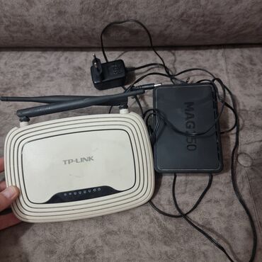 пассивное сетевое оборудование evromedia: Продаю wifi роутер tp-link, к нему в подарок приставка от megaline