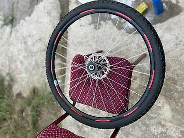 hybrid bicycle: Fars velosiped markasının qara rəngli dağ velosipedi. Velosipedin — 5