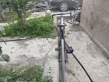 Трековый/фикс велосипед в минималистичном стиле. Особенности: - Рама