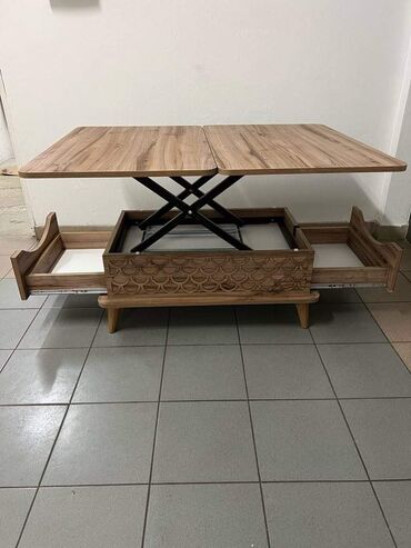 Stolovi: Dostupne su 4 boje, Dimenzije stola su 60x90, a kada se rasklopi — 4