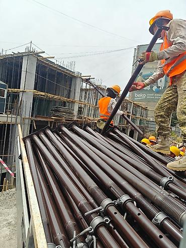 Строительные леса, стойки: Стойки телескопические 
дрек 
подпорка 
домкрат 
монолит — 6