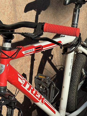 ролер: Trek 3700 Custom — Hollowtech II / Втулка Novatec / Дисковый тормоз — 3