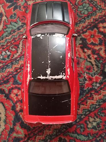 mini gt: Игрушечная модель автомобиля купе (масштаб примерно 1:18–1:24). - — 3