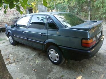 Volkswagen: Volkswagen Passat: 1989 г., 1.8 л, Механика, Бензин, Седан