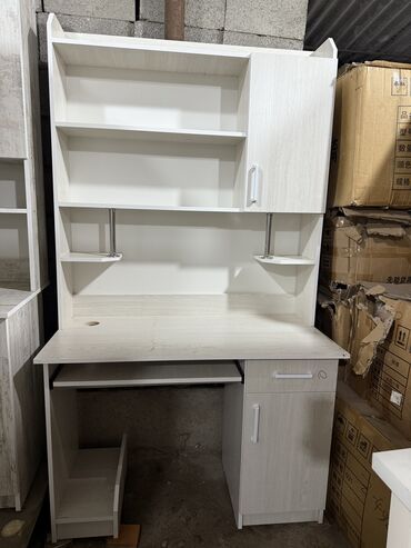 Компьютерные столы: Компьютерный стол, Новый, С полками — 11