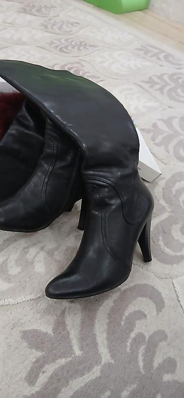 Çəkmələr: Qadın dizə yaxın hündürdaban çəkmə - Rəng: qara - Material: yumşaq — 5
