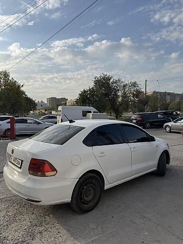 b v d: Volkswagen Polo: 2017 г., 1.6 л, Автомат, Бензин, Седан — 3