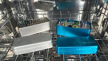 Инструменты и тележки для инструментов: Набор стоматологических инструментов и принадлежностей. Состав: - — 4