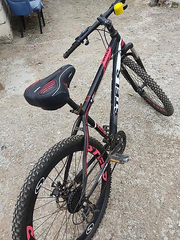 Dağ velosipedləri: STELS MTB dağ velosipedi. 24 Velosiped qara, ağ və qırmızı rəng — 2