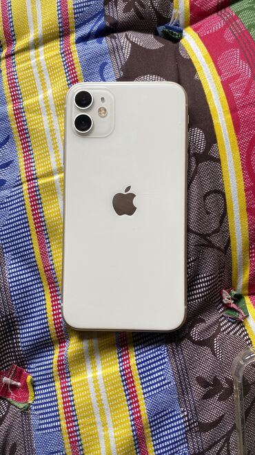 Apple iPhone: IPhone 11, Б/у, 64 ГБ, Белый, Зарядное устройство, Защитное стекло, Чехол, 74 %