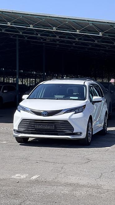 экономия бензин: Toyota Sienna: 2021 г., 2.5 л, Типтроник, Гибрид, Минивэн — 4