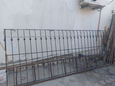 Profillər, şvellerlər: Metall barmaqlıq/dəmir hasar paneli - Material: qara metall (dəmir)