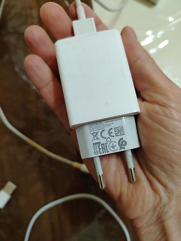 tcl 20: Məhsul: realme divar adaptoru və USB kabeli. Original realme — 3