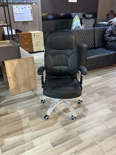 Ofis və oyun kresloları: Yeni, Təkərli, Qolları tənzimlənir, Dəri -da lalafo.az — 19 Ofis və oyun kresloları: Yeni, Təkərli, Qolları tənzimlənir, Dəri — 19