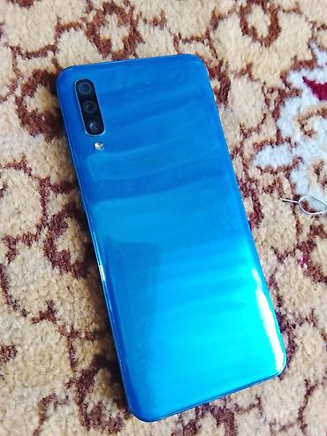 Samsung Galaxy A50, Б/у, 64 ГБ, цвет - Синий, 2 SIM