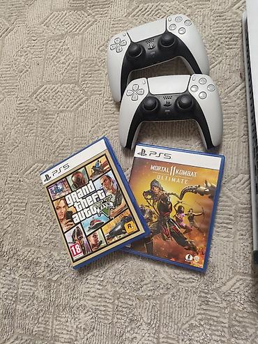 Игровая консоль PlayStation 5 (версия с дисководом) в комплекте. В