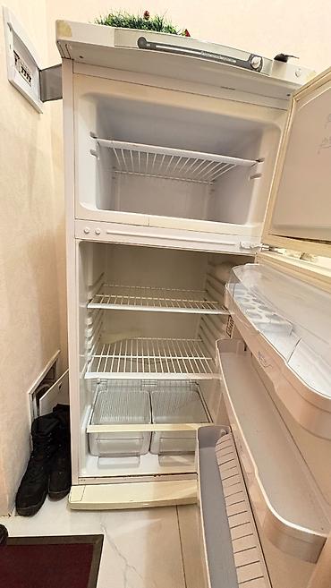 12 pro barter: İşlənmiş 2 qapılı Indesit Soyuducu Satılır, rəng - Ağ — 2
