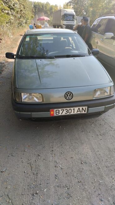 Volkswagen: Volkswagen Passat: 1989 г., 1.6 л, Механика, Бензин, Седан