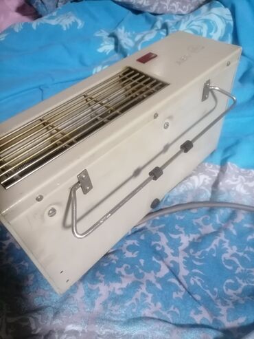 Kaloriferi: Grejalica AEG duvaljka 2000 W u metalnom okviru. Teška. Dobra — 3