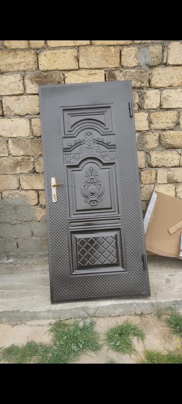 Giriş qapıları: Yeni Giriş qapısı Zamok və çərçivə ilə, Zəmanətli, Ödənişli quraşdırma, Ödənişli çatdırılma, Rayonlara çatdırılma — 6