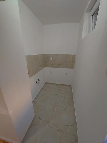 Prodaja stanova: Prodajem dvoiposoban stan 51m2. Stan se sastoji se od dnevnog boravka — 3