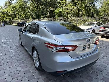rr: Toyota Camry: 2018 г., 2.5 л, Вариатор, Гибрид, Седан — 5