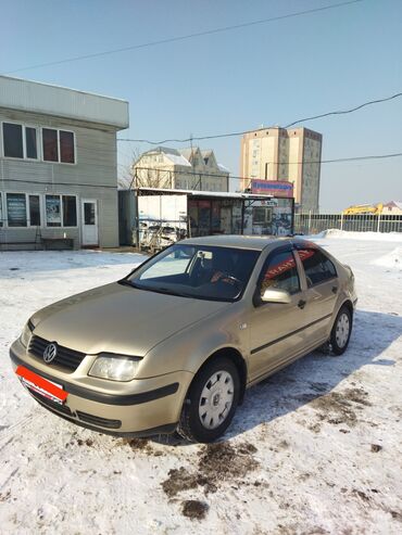 Volkswagen: Volkswagen Bora: 2001 г., 1.6 л, Механика, Бензин, Седан