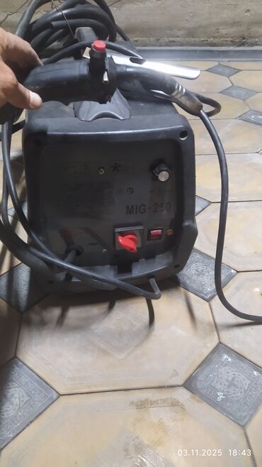 сварка полуавтомат сварочный: Продаю сварочный аппарат полуавтомат новый 25.000