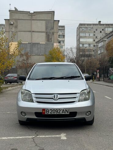 Toyota: Toyota ist: 2003 г., 1.5 л, Автомат, Бензин, Седан